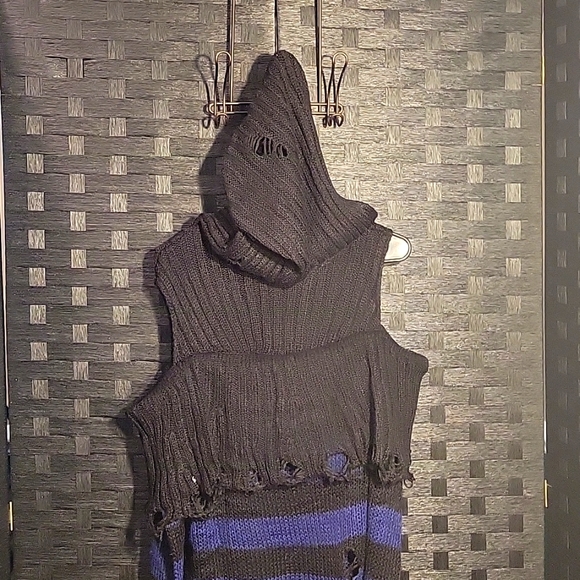 Sapphire Hooded Knit Sweater - Picture 3 of 8